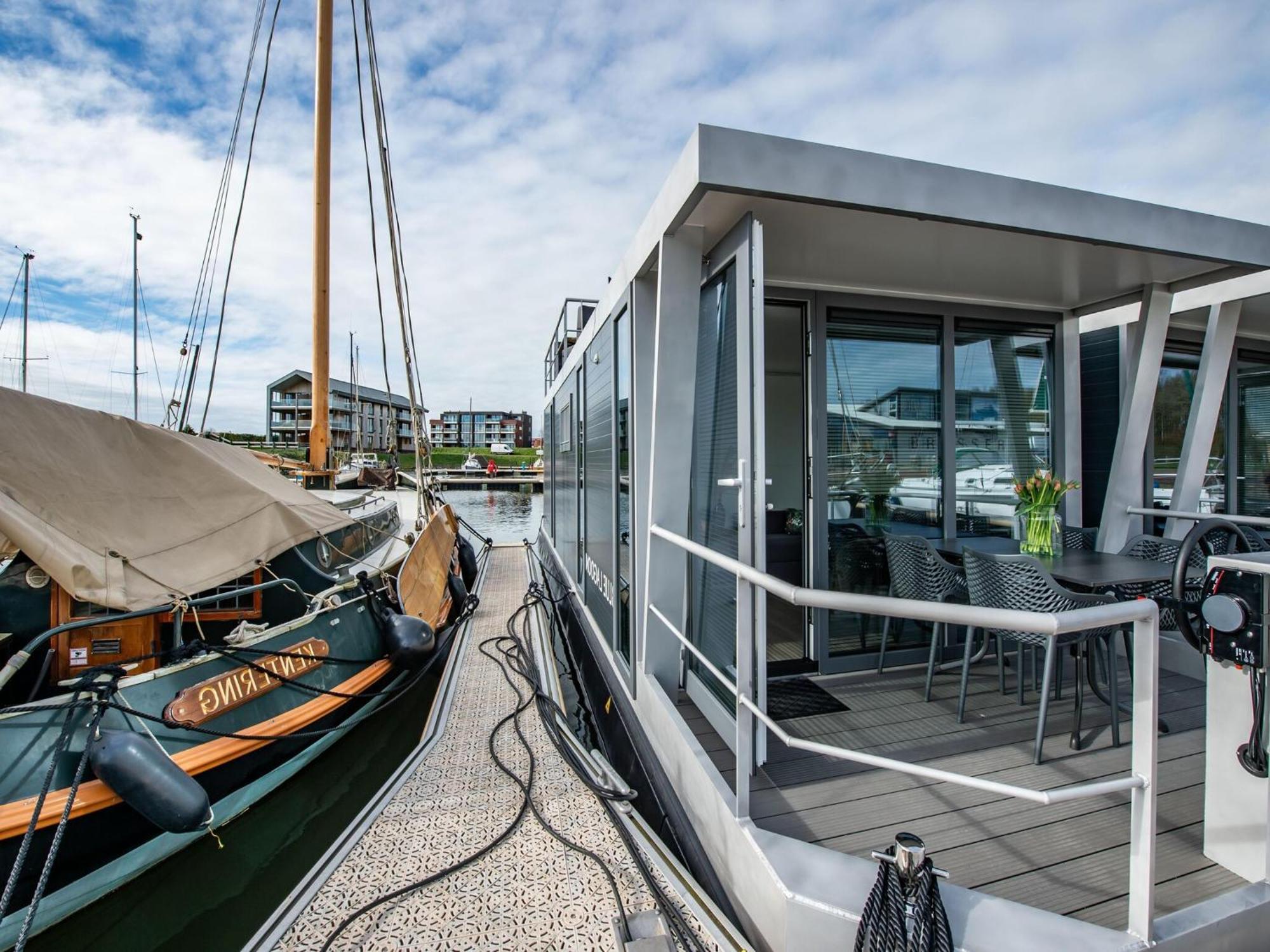 Waterlodge Blue Lagoon On A Jetty For 4 People Kamperland Exterior foto