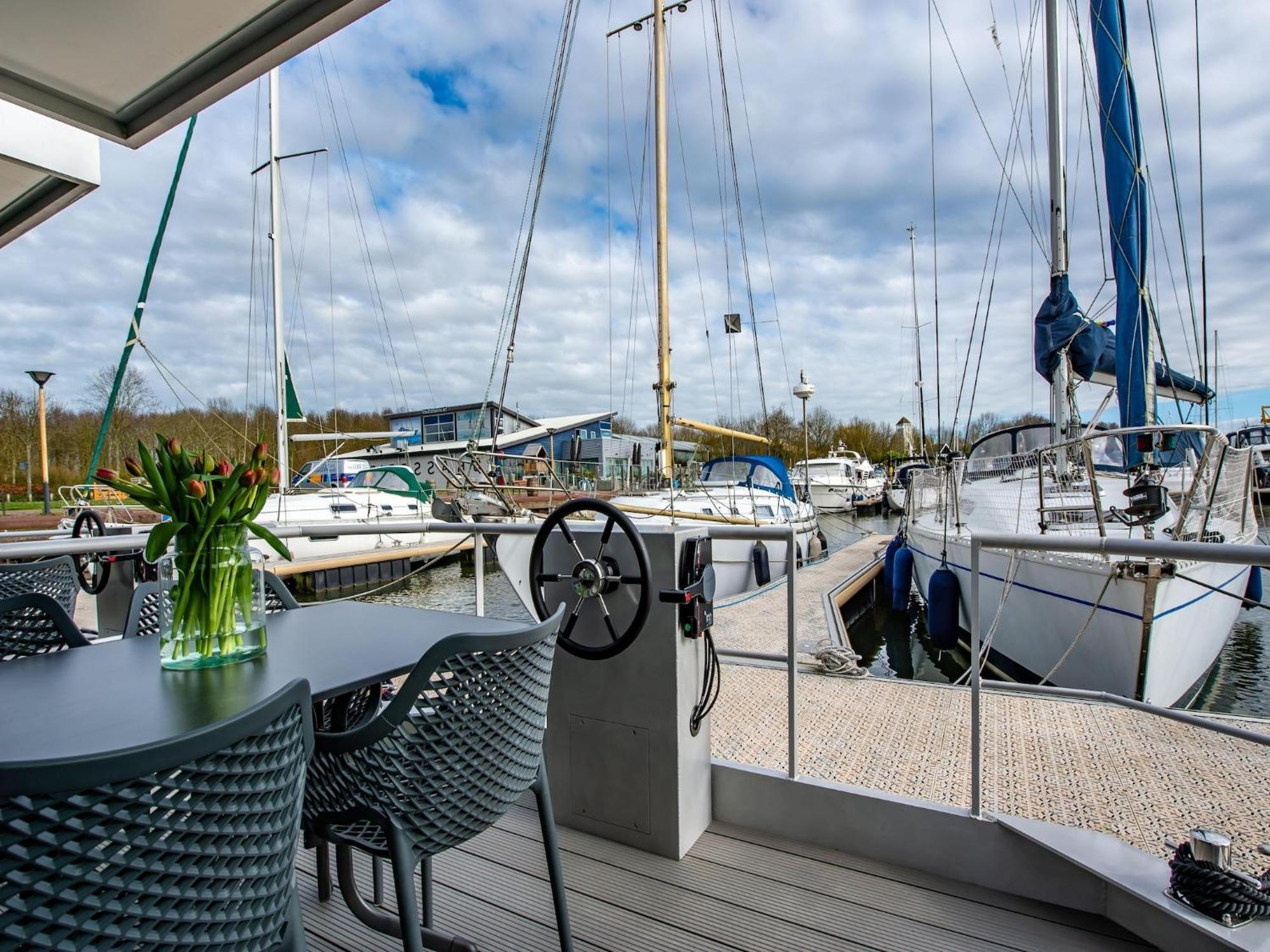 Waterlodge Blue Lagoon On A Jetty For 4 People Kamperland Exterior foto