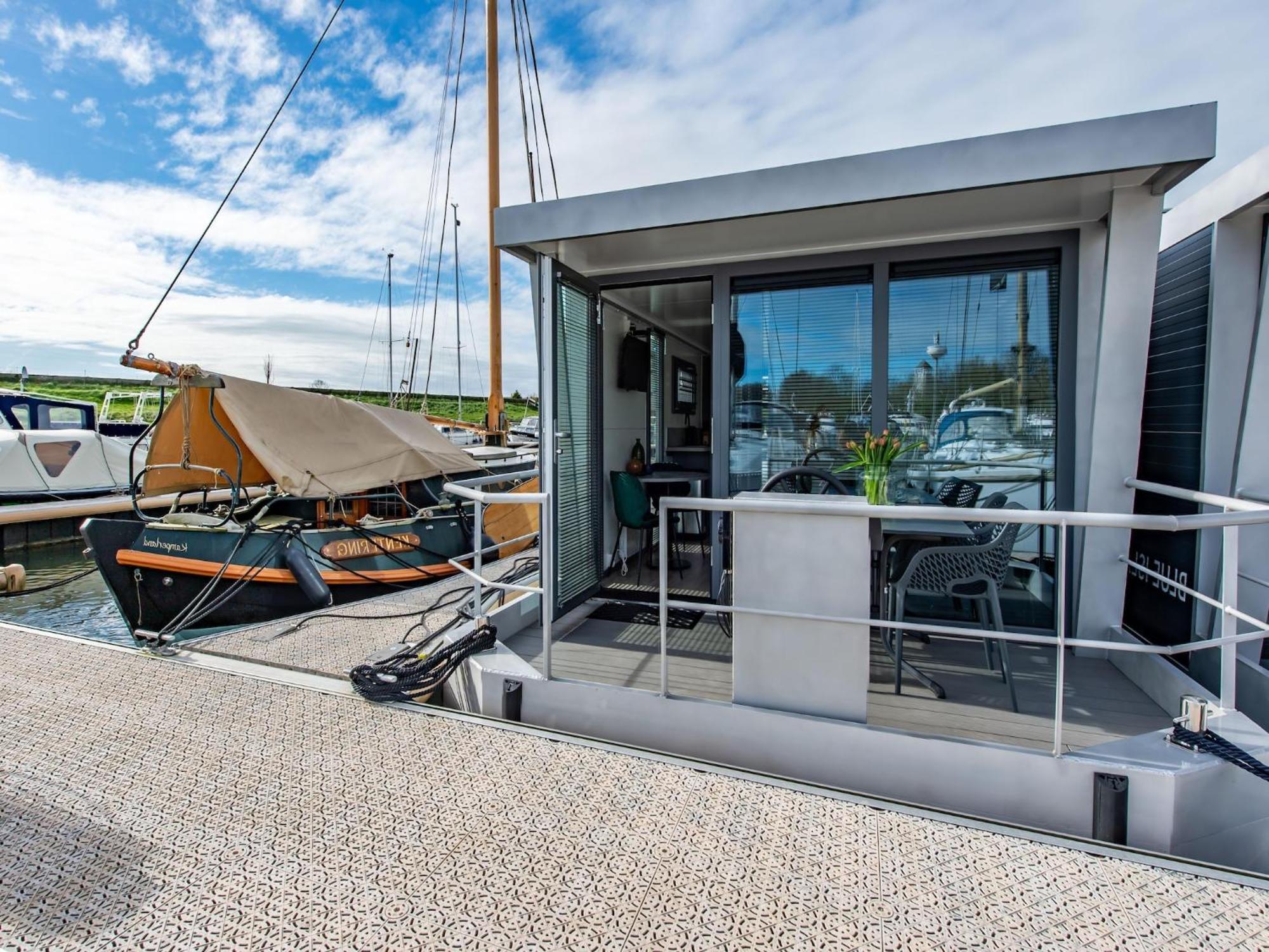 Waterlodge Blue Lagoon On A Jetty For 4 People Kamperland Exterior foto